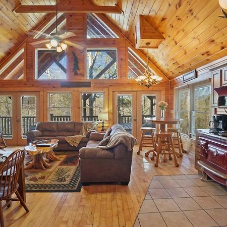 Stunning Mountain Cabin W Hot Tub แกตลิงเบิร์ก ภายนอก รูปภาพ