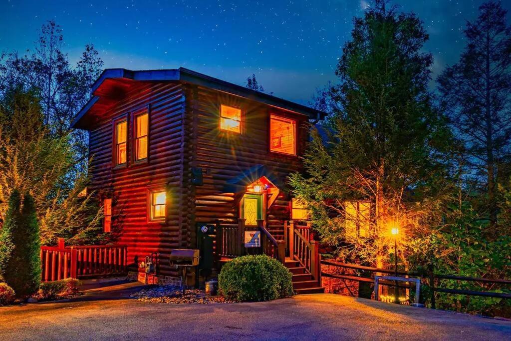 Stunning Mountain Cabin W Hot Tub แกตลิงเบิร์ก ภายนอก รูปภาพ