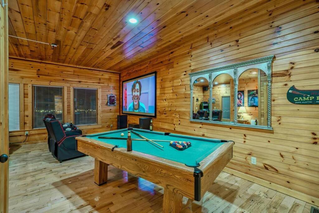 Stunning Mountain Cabin W Hot Tub แกตลิงเบิร์ก ภายนอก รูปภาพ