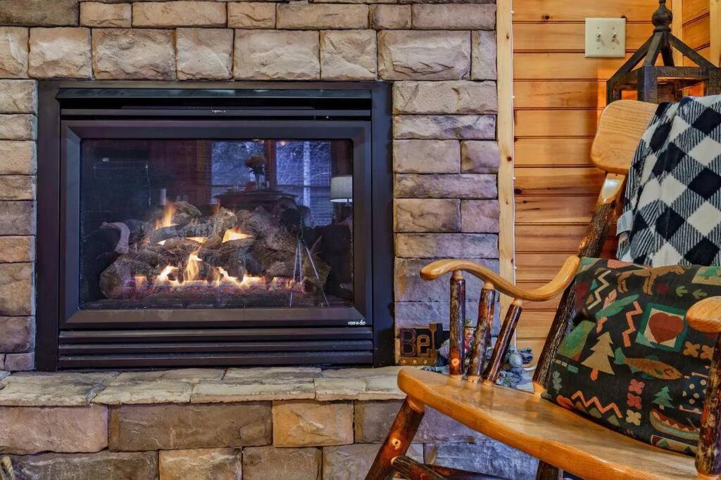 Stunning Mountain Cabin W Hot Tub แกตลิงเบิร์ก ภายนอก รูปภาพ