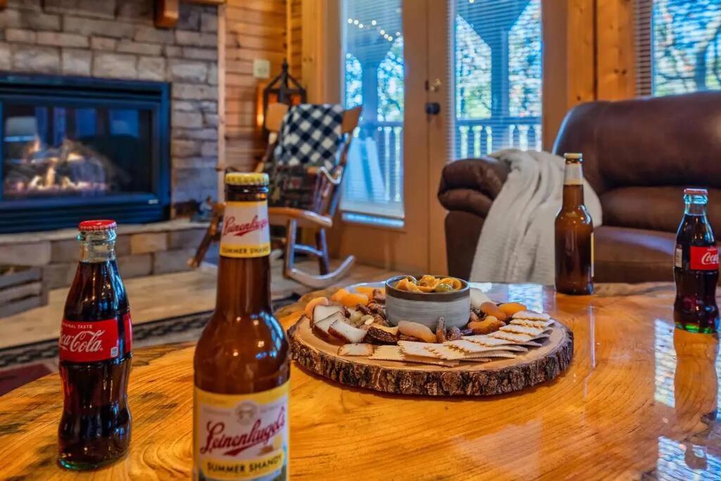 Stunning Mountain Cabin W Hot Tub แกตลิงเบิร์ก ภายนอก รูปภาพ