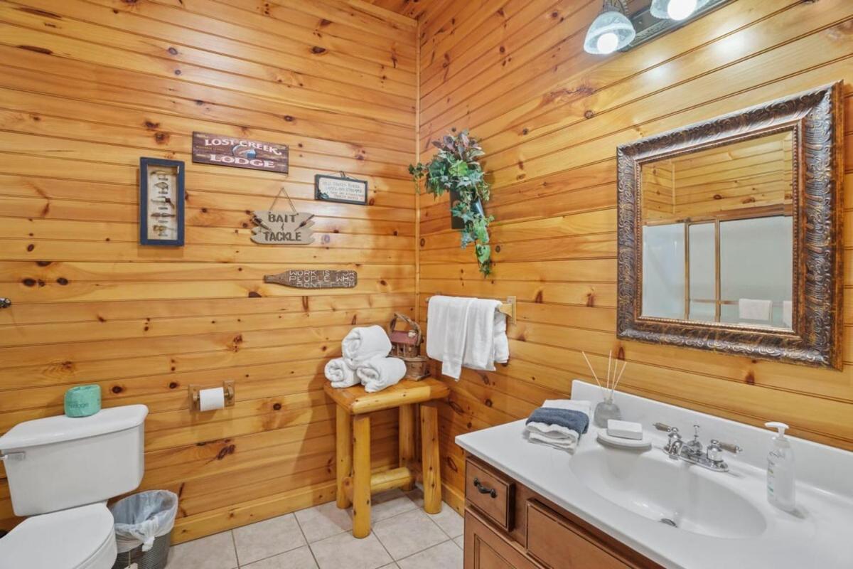 Stunning Mountain Cabin W Hot Tub แกตลิงเบิร์ก ภายนอก รูปภาพ