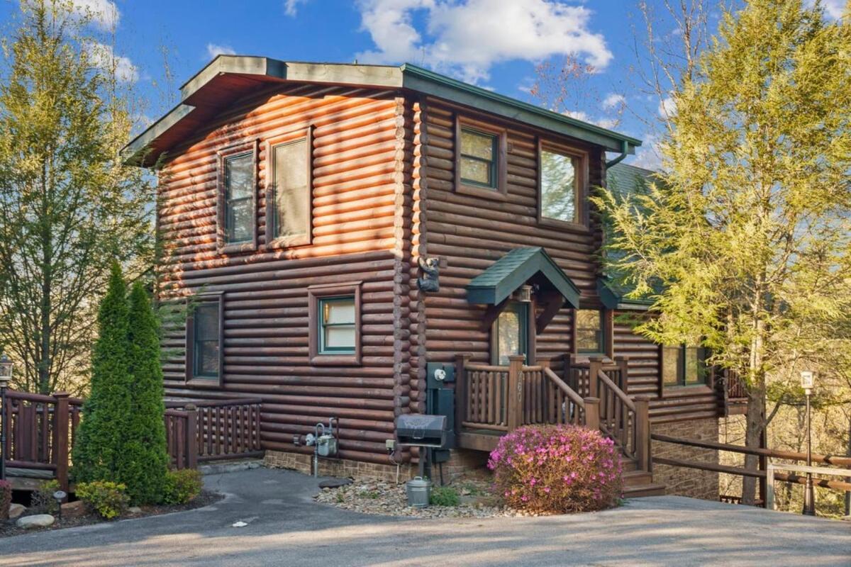 Stunning Mountain Cabin W Hot Tub แกตลิงเบิร์ก ภายนอก รูปภาพ