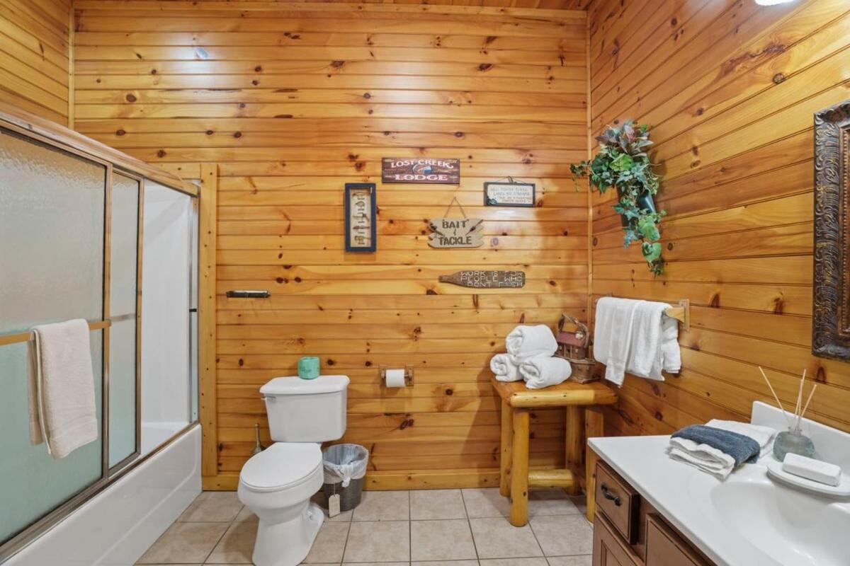 Stunning Mountain Cabin W Hot Tub แกตลิงเบิร์ก ภายนอก รูปภาพ