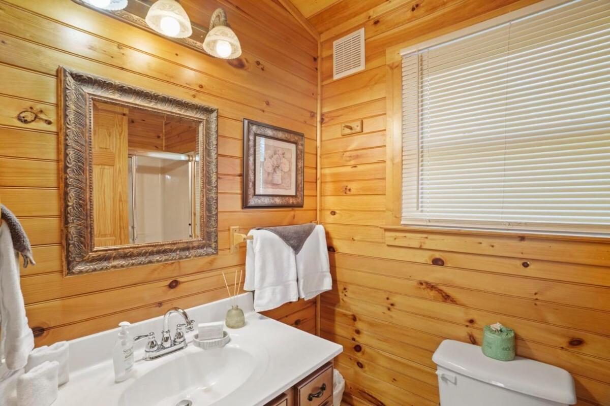 Stunning Mountain Cabin W Hot Tub แกตลิงเบิร์ก ภายนอก รูปภาพ