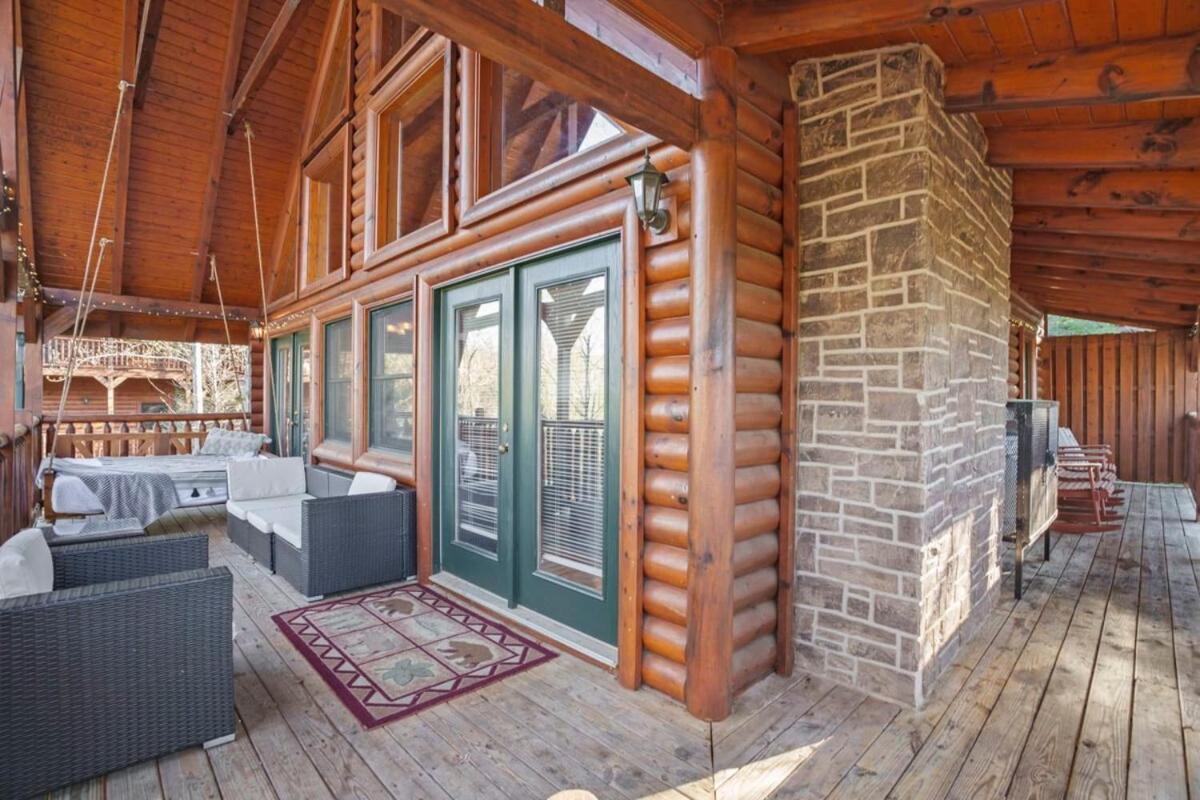 Stunning Mountain Cabin W Hot Tub แกตลิงเบิร์ก ภายนอก รูปภาพ