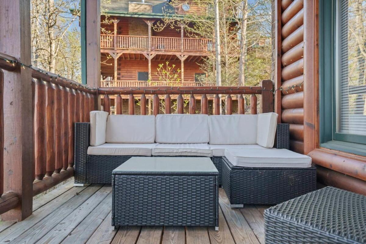 Stunning Mountain Cabin W Hot Tub แกตลิงเบิร์ก ภายนอก รูปภาพ