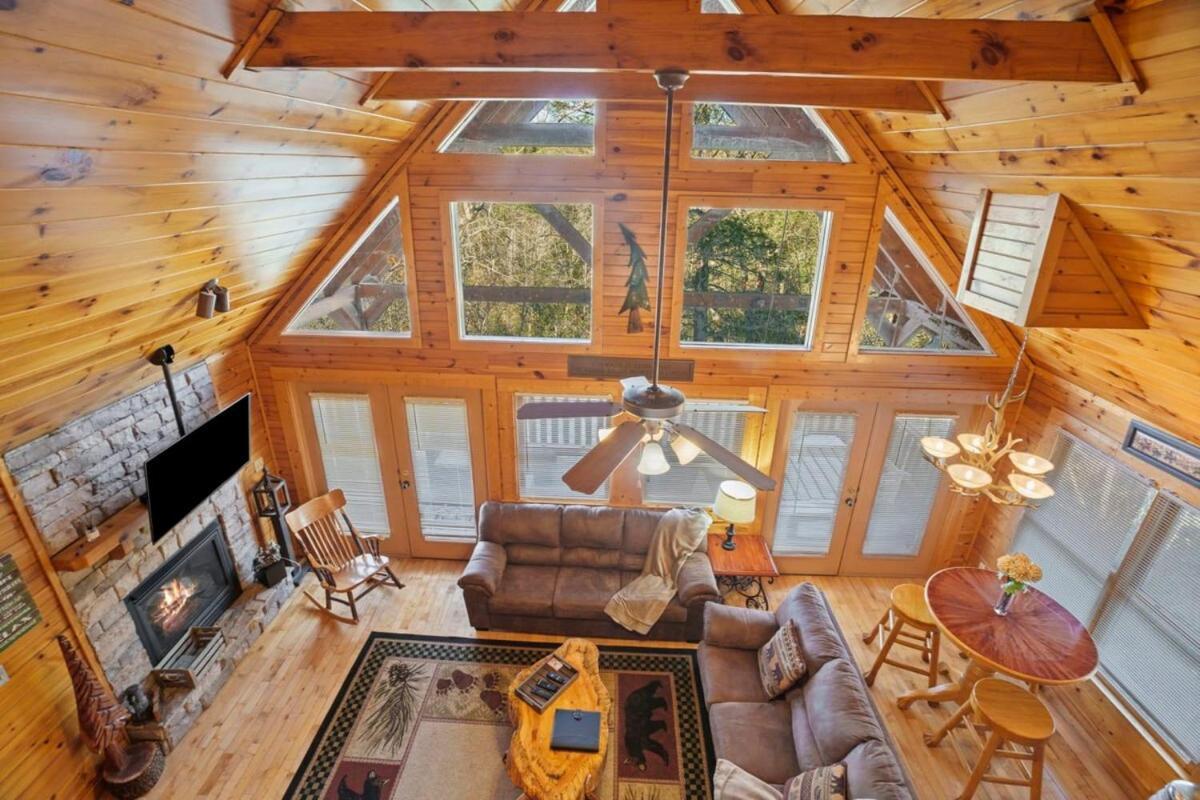 Stunning Mountain Cabin W Hot Tub แกตลิงเบิร์ก ภายนอก รูปภาพ