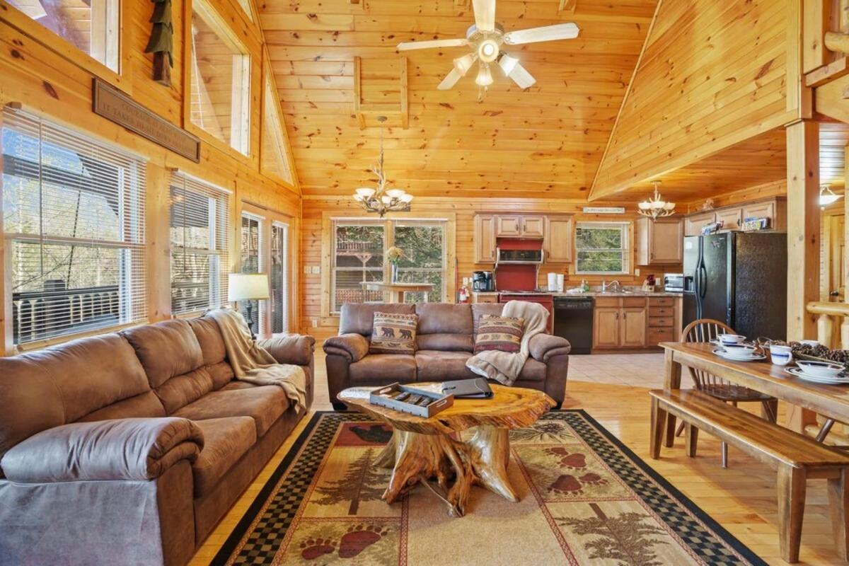 Stunning Mountain Cabin W Hot Tub แกตลิงเบิร์ก ภายนอก รูปภาพ