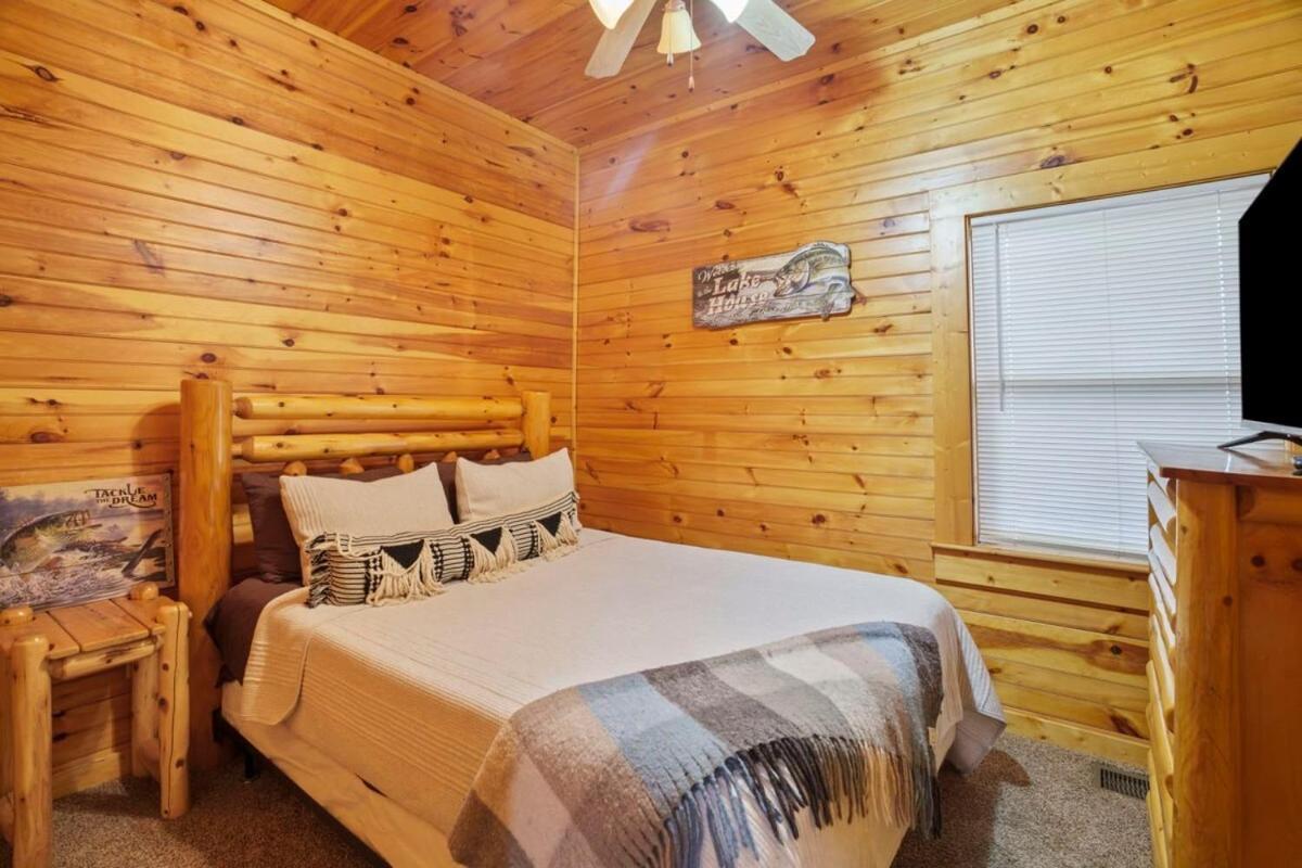 Stunning Mountain Cabin W Hot Tub แกตลิงเบิร์ก ภายนอก รูปภาพ