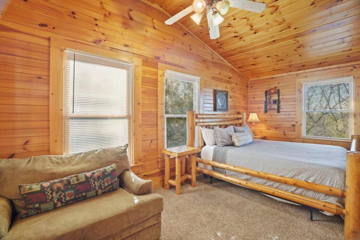 Stunning Mountain Cabin W Hot Tub แกตลิงเบิร์ก ภายนอก รูปภาพ