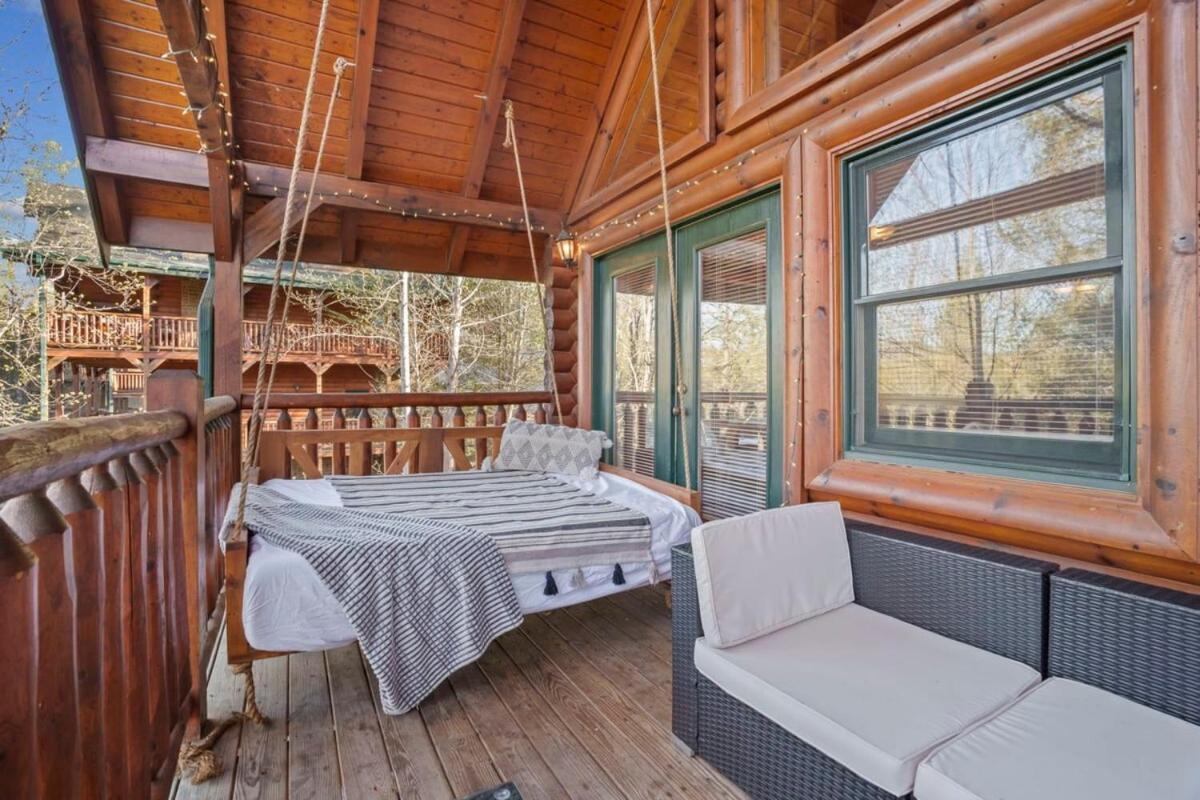 Stunning Mountain Cabin W Hot Tub แกตลิงเบิร์ก ภายนอก รูปภาพ