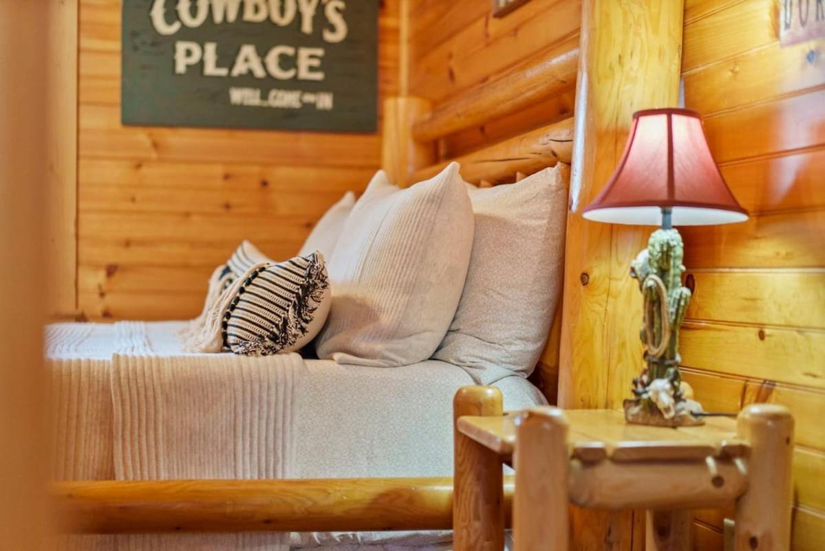 Stunning Mountain Cabin W Hot Tub แกตลิงเบิร์ก ภายนอก รูปภาพ