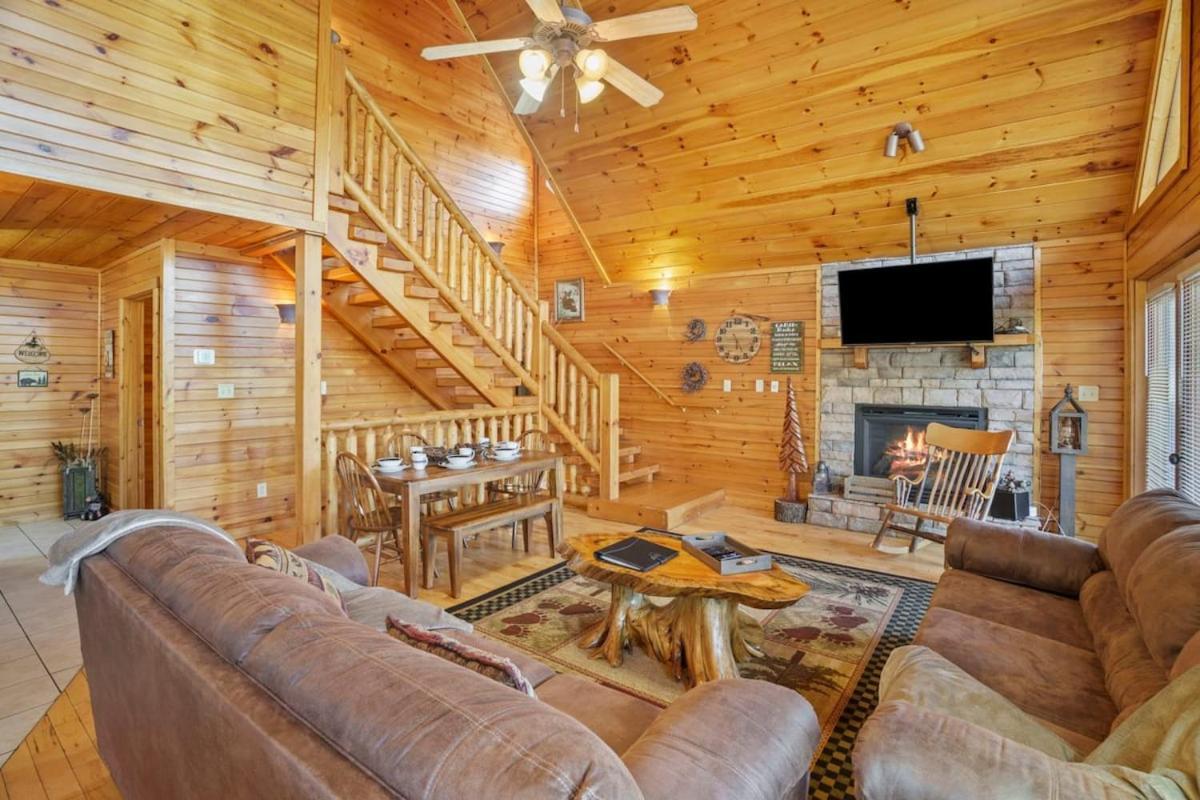 Stunning Mountain Cabin W Hot Tub แกตลิงเบิร์ก ภายนอก รูปภาพ