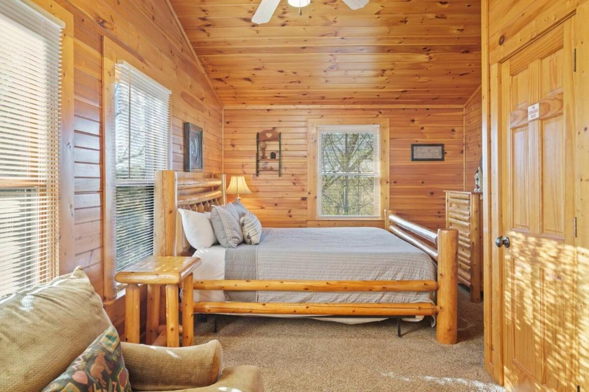 Stunning Mountain Cabin W Hot Tub แกตลิงเบิร์ก ภายนอก รูปภาพ
