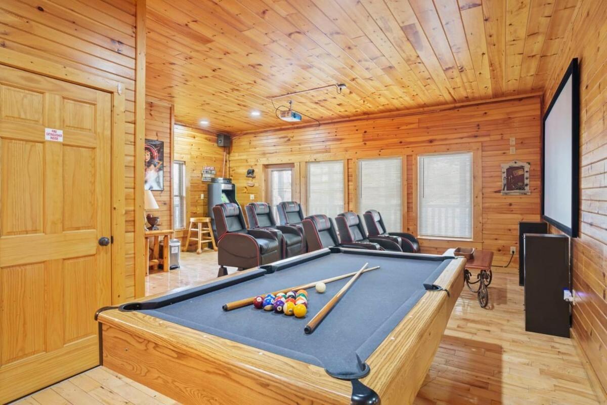 Stunning Mountain Cabin W Hot Tub แกตลิงเบิร์ก ภายนอก รูปภาพ