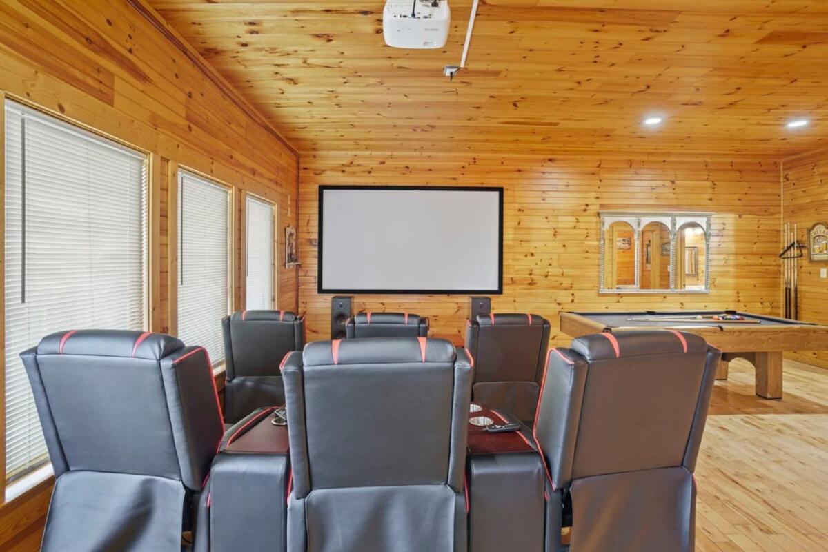 Stunning Mountain Cabin W Hot Tub แกตลิงเบิร์ก ภายนอก รูปภาพ