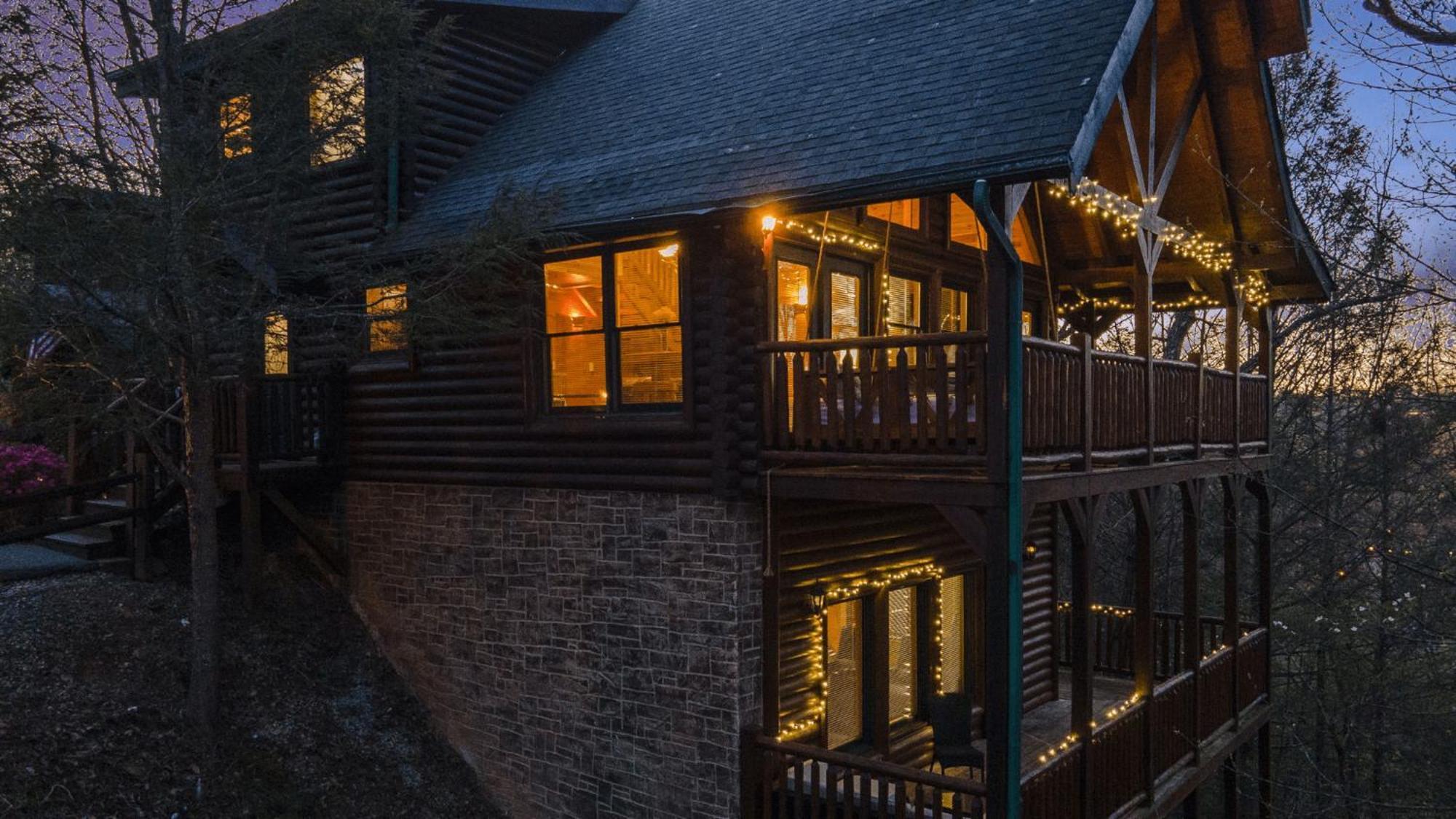Stunning Mountain Cabin W Hot Tub แกตลิงเบิร์ก ภายนอก รูปภาพ