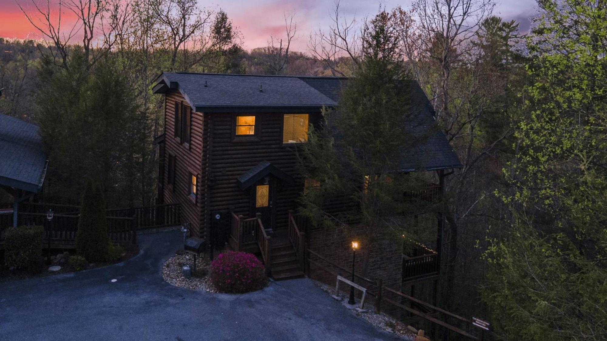 Stunning Mountain Cabin W Hot Tub แกตลิงเบิร์ก ภายนอก รูปภาพ